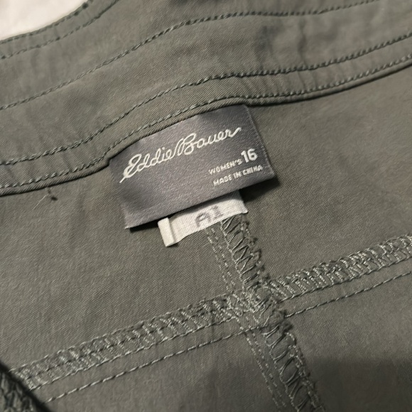 Eddie Bauer summer trail shorts. - Picture 2 of 2